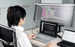 揭阳 ,php声明和调用变量的符号是什么？